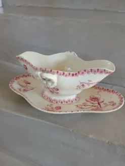 Saucière ancienne en Terre de fer Gien
