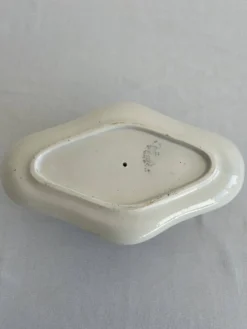 Saucière ancienne en terre de feu – Grigny – décor floral bleu