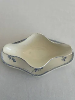 Saucière ancienne en terre de feu – Grigny – décor floral bleu