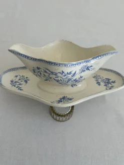 Saucière ancienne en terre de feu – Grigny – décor floral bleu