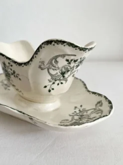 Saucière ancienne en terre de fer 