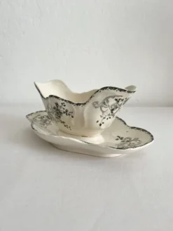 Saucière ancienne en terre de fer 