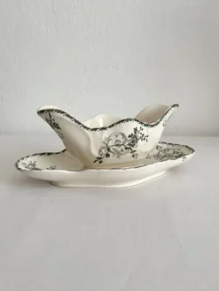 Saucière ancienne en terre de fer 