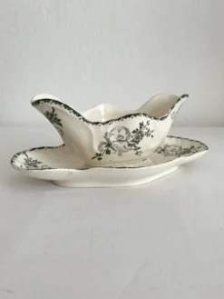 Saucière ancienne en terre de fer 