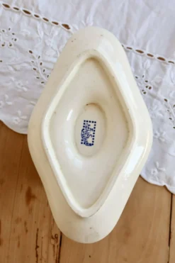 Saucière ancienne en terre de fer Salins - Modèle Damier