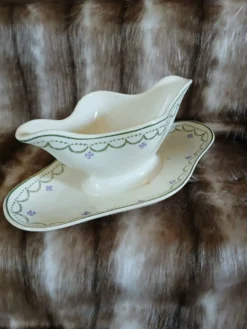 Saucière ancienne en Terre de fer Longwy