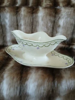 Saucière ancienne en Terre de fer Longwy