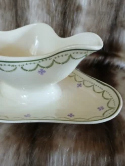 Saucière ancienne en Terre de fer Longwy