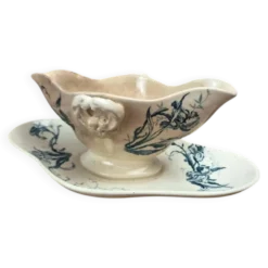 Saucière ancienne Gien Iris en terre de fer, fin XIXe siècle