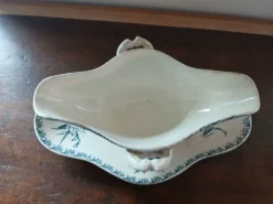 Saucière ancienne Gien porcelaine opaque décor glaïeul