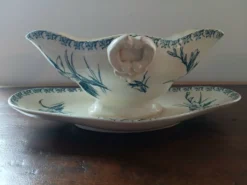 Saucière ancienne Gien porcelaine opaque décor glaïeul