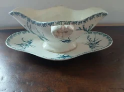 Saucière ancienne Gien porcelaine opaque décor glaïeul