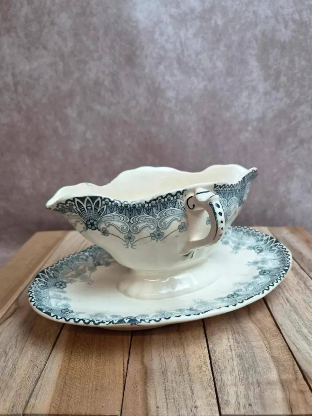 Saucière ancienne Hippolyte Boulenger Choisy-le-roi modèle Henriette en terre de fer