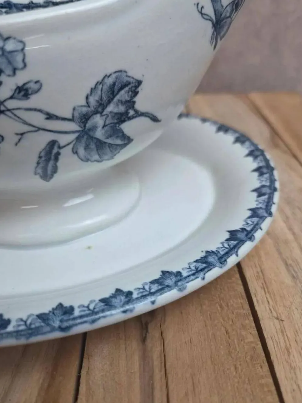 Saucière ancienne Sarreguemines forme Bambou – décor bleu non répertorié – terre de fer
