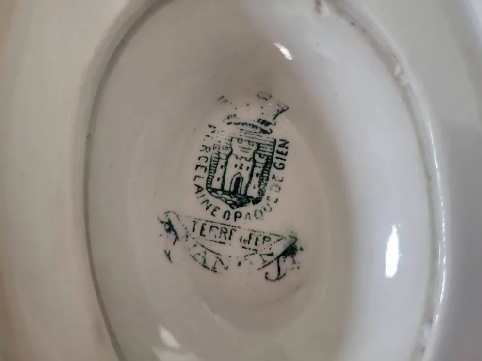 Saucière ancienne Terre de Fer – Porcelaine Opaque de Gien – décor vert géo