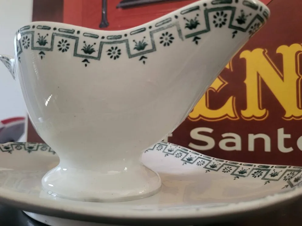 Saucière ancienne Terre de Fer – Porcelaine Opaque de Gien – décor vert géo
