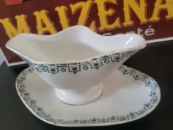 Saucière ancienne Terre de Fer – Porcelaine Opaque de Gien – décor vert géo