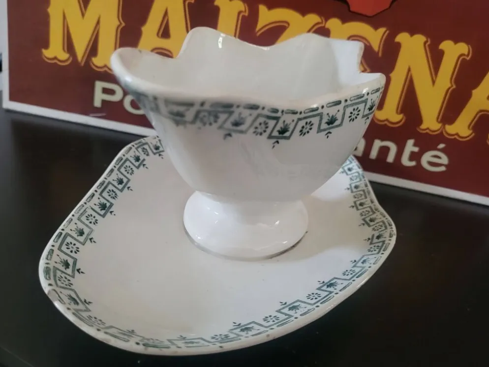 Saucière ancienne Terre de Fer – Porcelaine Opaque de Gien – décor vert géo