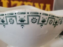 Saucière ancienne Terre de Fer – Porcelaine Opaque de Gien – décor vert géo