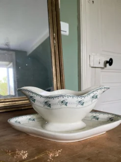 Saucière ancienne terre de fer modèle Alexandra
