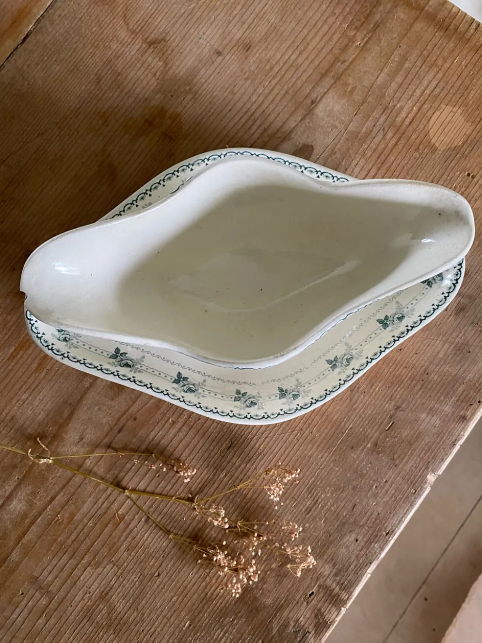 Saucière ancienne terre de fer modèle Alexandra