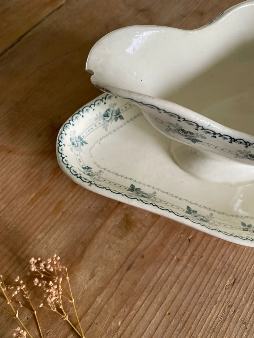 Saucière ancienne terre de fer modèle Alexandra