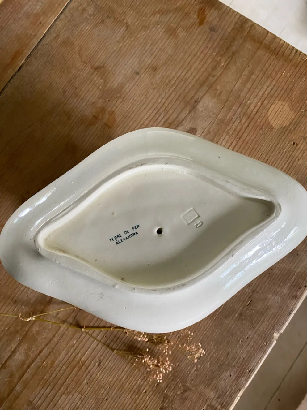 Saucière ancienne terre de fer modèle Alexandra