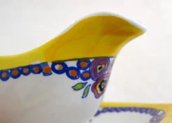 Saucière Art Déco, décor stylisé coloré, faïence Boch la Louvière