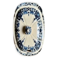 Saucière avec couvercle Gien en terre de fer bleue, service "Ibis bleu"