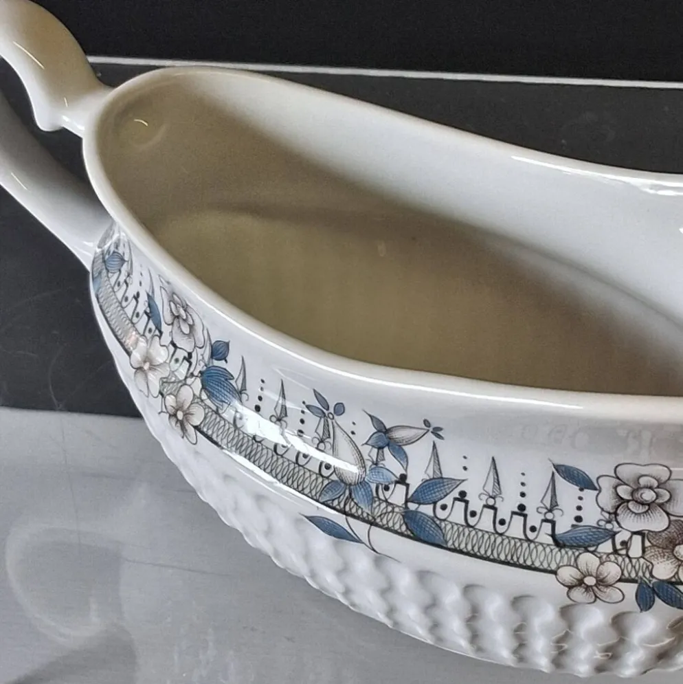 Saucière à bec en porcelaine de Chauvigny France