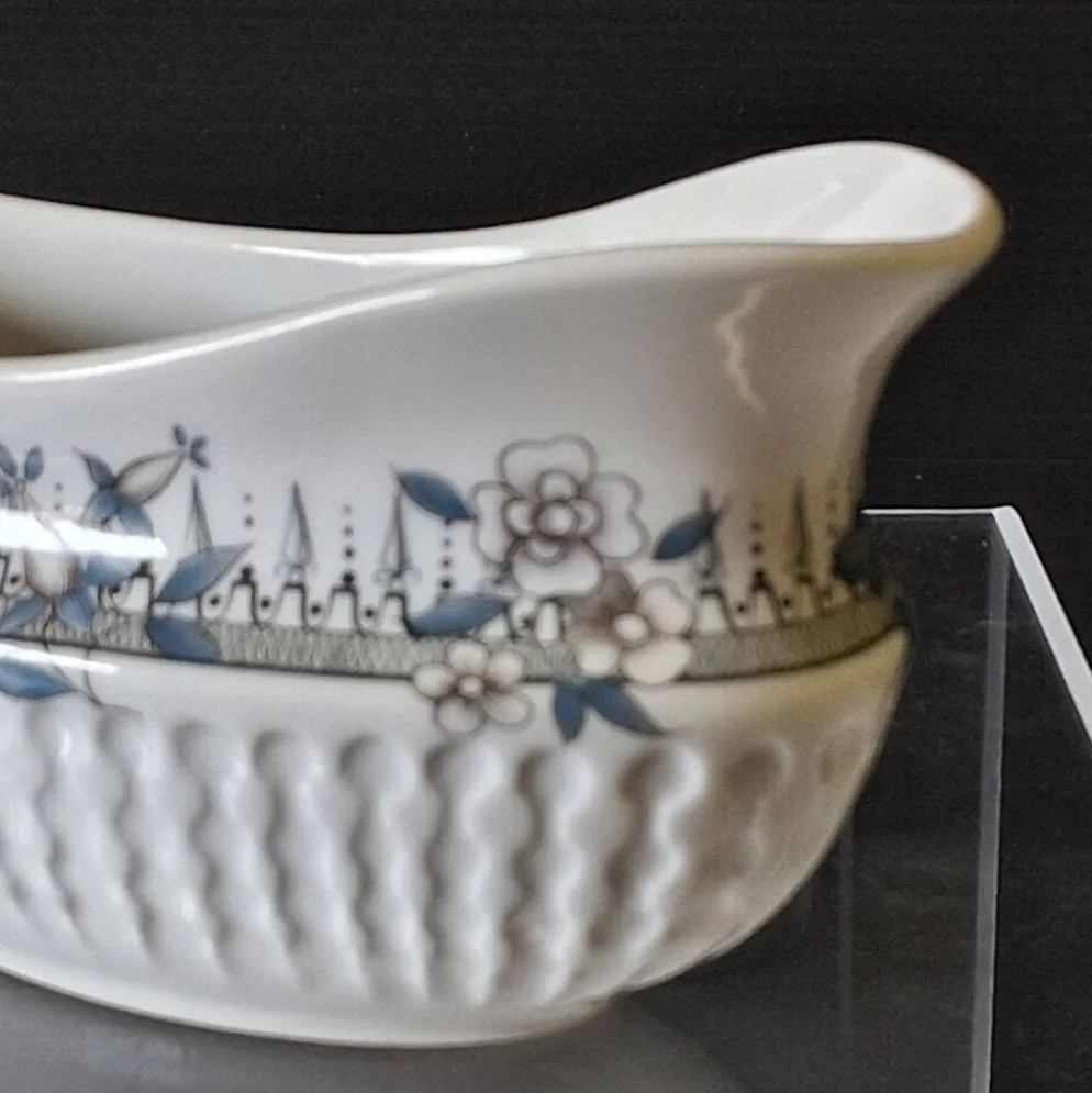 Saucière à bec en porcelaine de Chauvigny France