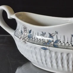 Saucière à bec en porcelaine de Chauvigny France