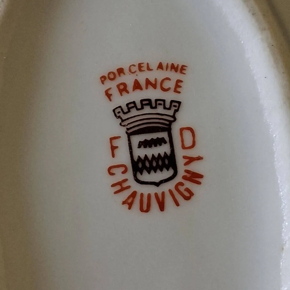 Saucière à bec en porcelaine de Chauvigny France
