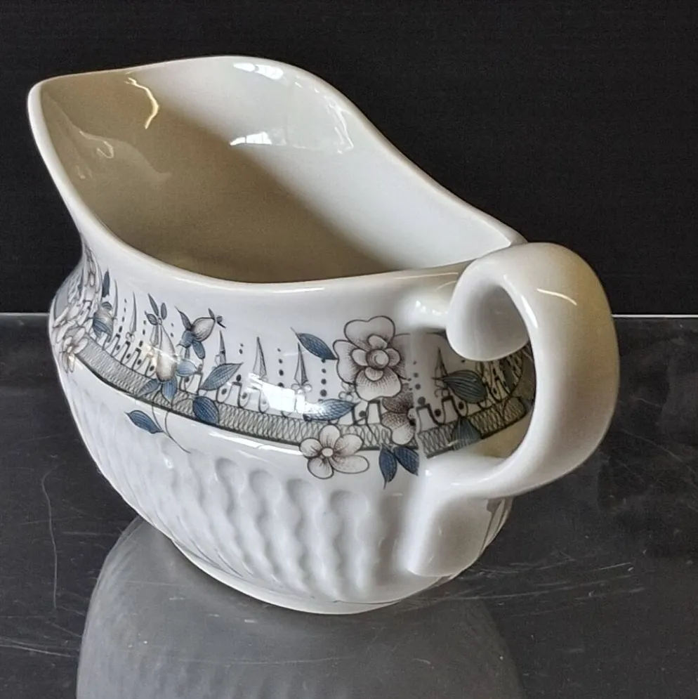 Saucière à bec en porcelaine de Chauvigny France