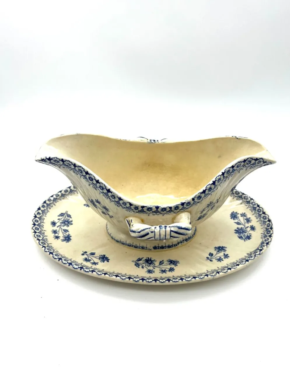 Saucière blanche et bleu en faience terre de fer Boch Frère model Astre