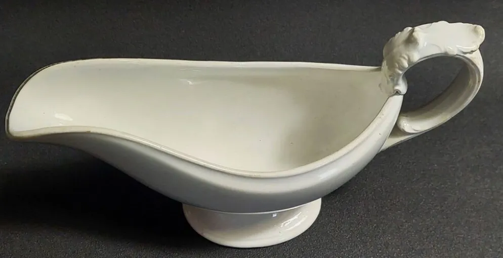 Saucière blanche terre de fer Creil et Montereau fin XIXème