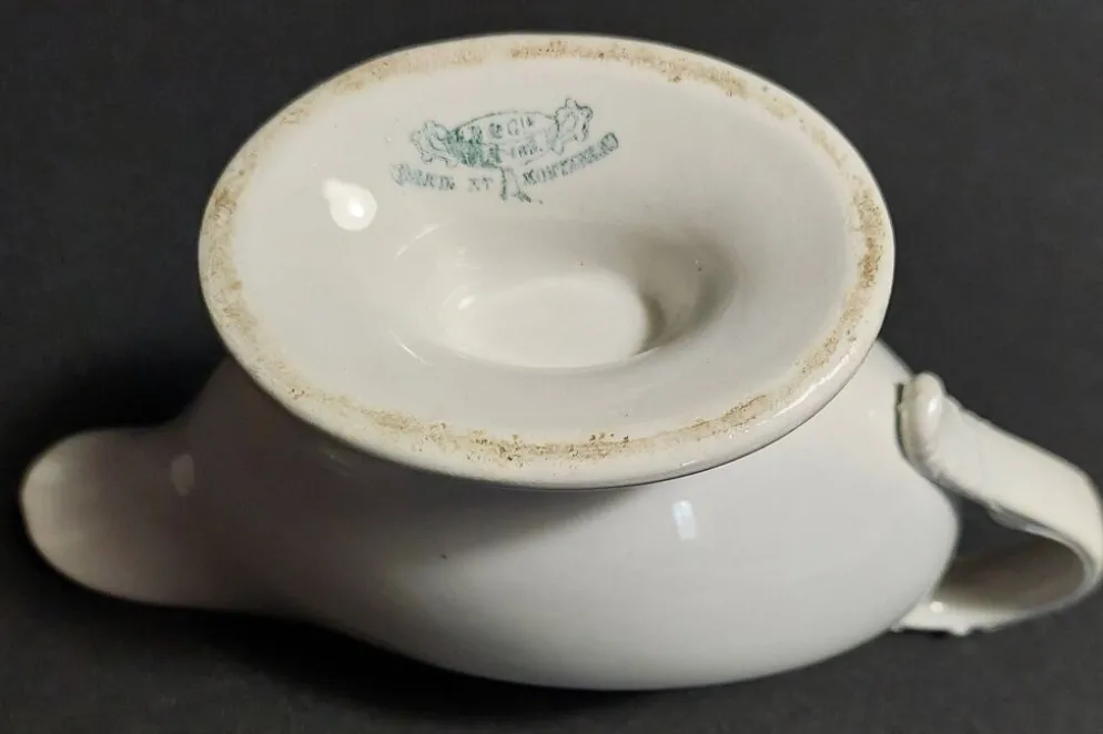 Saucière blanche terre de fer Creil et Montereau fin XIXème