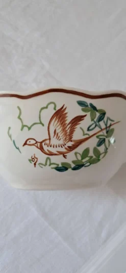 Saucière Digoin Sarreguemines décor peint à la main de gibier d'eau