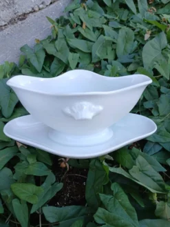 Saucière en faïence blanche