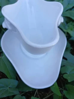 Saucière en faïence blanche