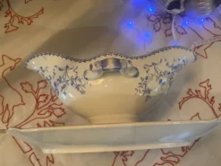 Saucière en faïence modèle Mozart estampillée Sarreguemines