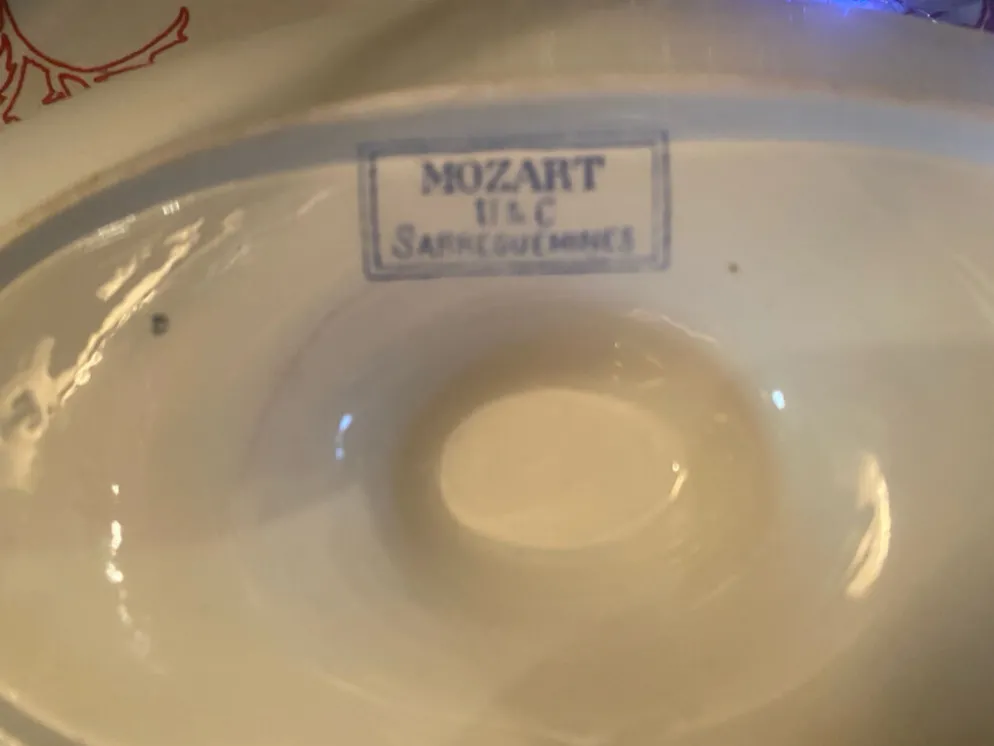 Saucière en faïence modèle Mozart estampillée Sarreguemines