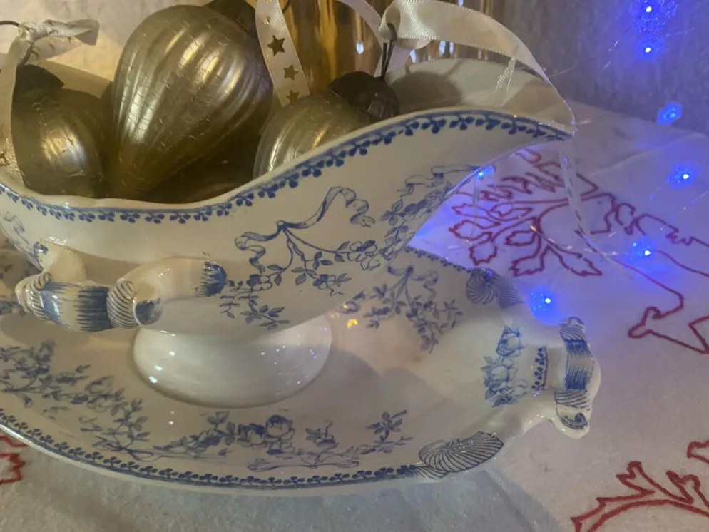 Saucière en faïence modèle Mozart estampillée Sarreguemines
