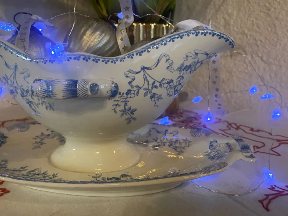 Saucière en faïence modèle Mozart estampillée Sarreguemines