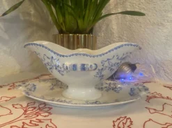 Saucière en faïence modèle Mozart estampillée Sarreguemines