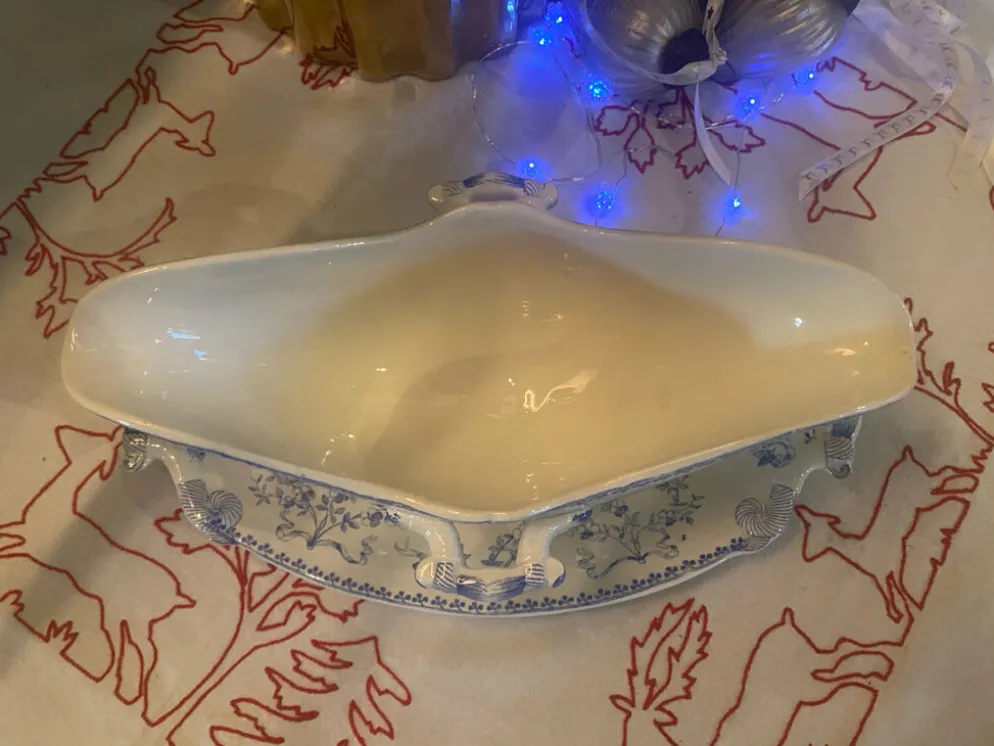 Saucière en faïence modèle Mozart estampillée Sarreguemines