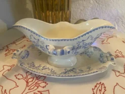 Saucière en faïence modèle Mozart estampillée Sarreguemines