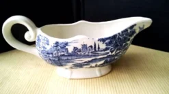 Saucière en faience de Lunéville 