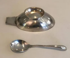 Saucière en forme de cygne en métal argenté