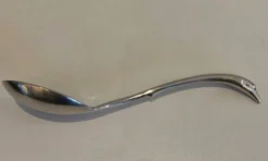 Saucière en forme de cygne en métal argenté